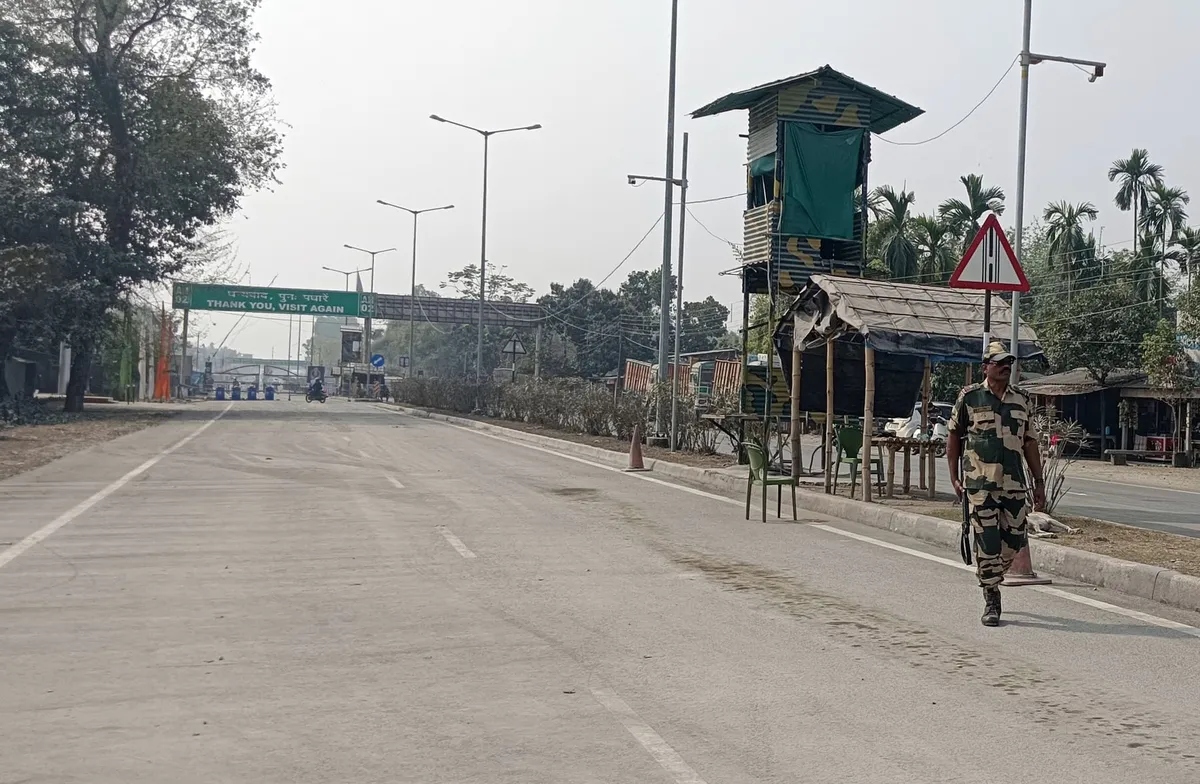 Nenavadna ideja Indije: na mejo bi naselili krokodile in strupene kače