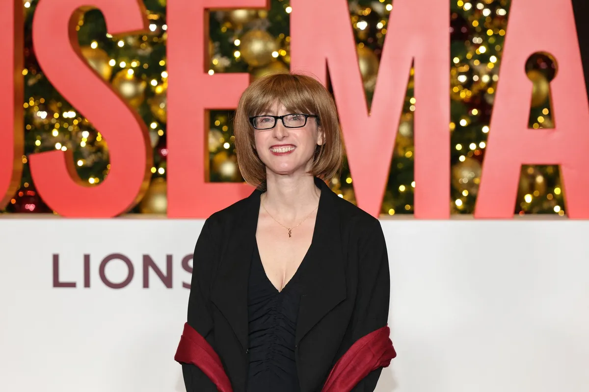 Avtorica priljubljenih psiholoških trilerjev po 23 letih razkrila svojo identiteto