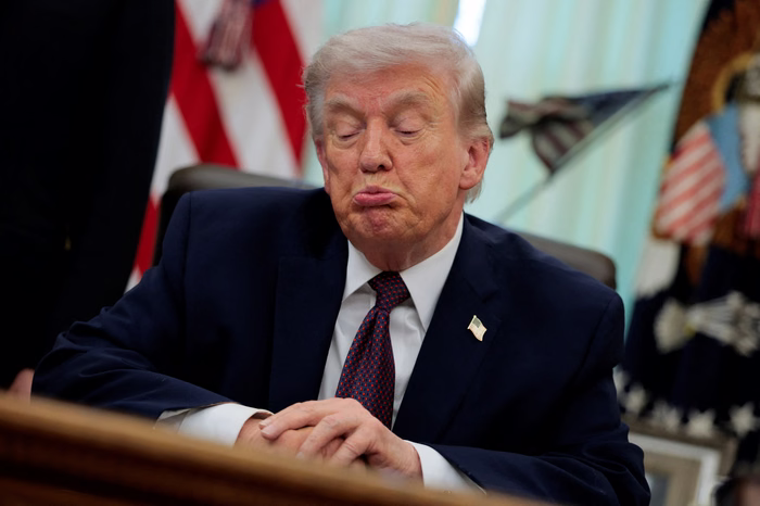Še ena zaostritev med ZDA in Evropo? Trump udaril z napovedjo višjih carin na avtomobile in tovornjake iz EU