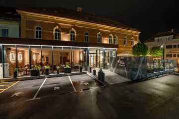 Vrata zapira znameniti hotel na Koroškem
