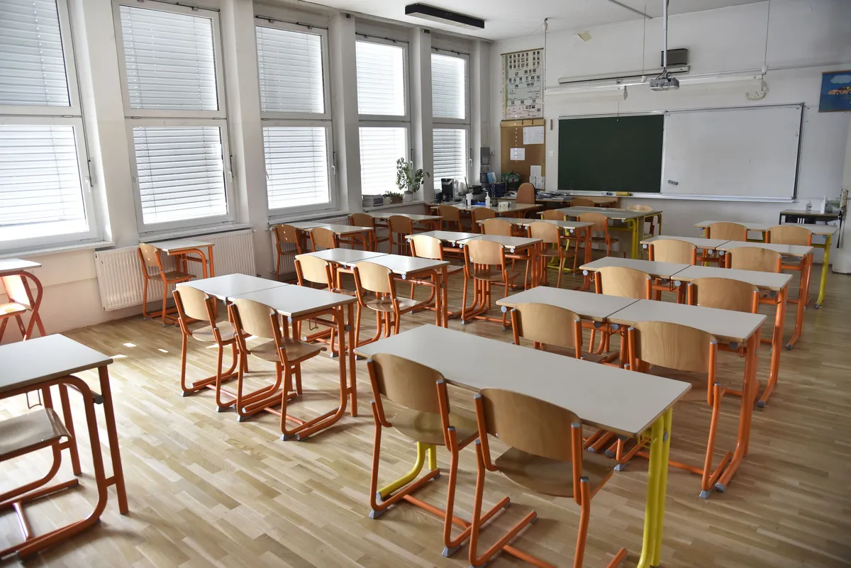 Študija ugotavlja, da je uspeh pri šolskem testu odvisen tudi od tega, kje učenec sedi