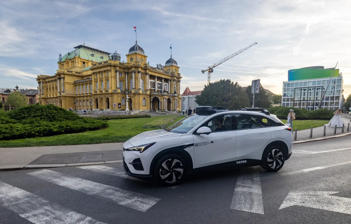 Zagreb je prvo mesto v Evropi z robotaksiji. Koliko stane vožnja?