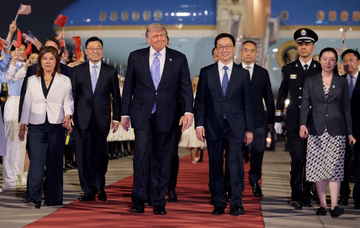 Trump prispel v Peking na težko pričakovane pogovore s kitajskim predsednikom