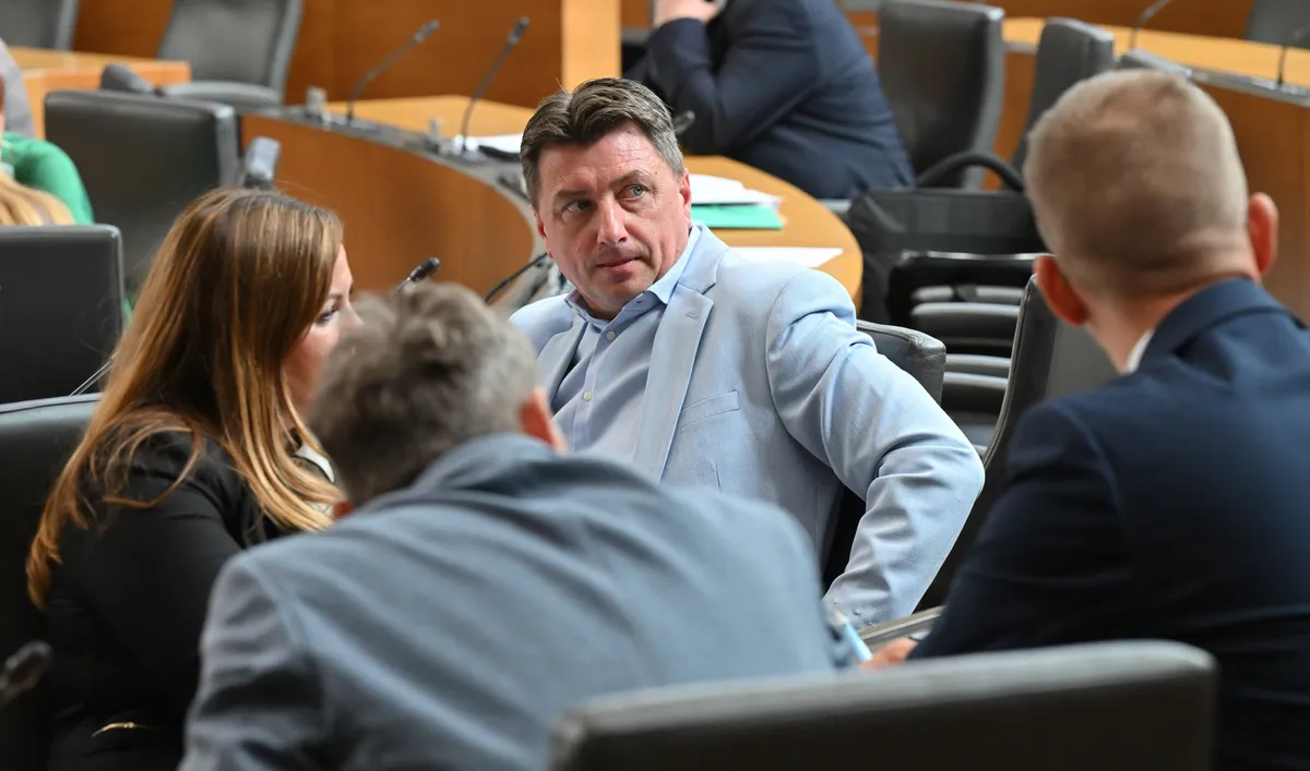 Poslanec Demokratov Potnik naj bi imel težave s podporo Janši za mandatarja. Bi lahko celo zapustil poslansko skupino?