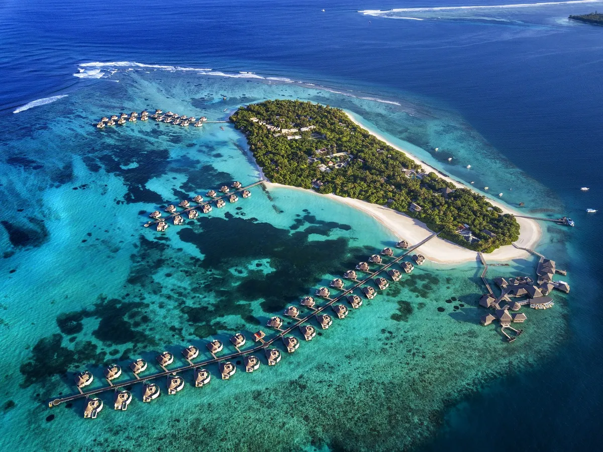 Na Maldivih iščejo štiri italijanske potapljače, truplo petega že našli