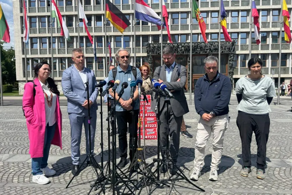 Poslanci NSi, Demokratov in Resnice državnemu zboru predlagajo, da referenduma o interventnem zakonu ne dopusti