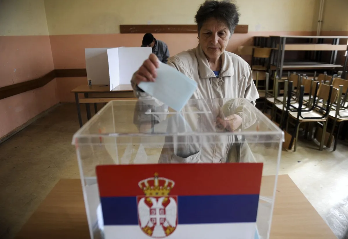 Srbski parlament sprejel štiri nove volilne zakone, opozicija do sprememb kritična