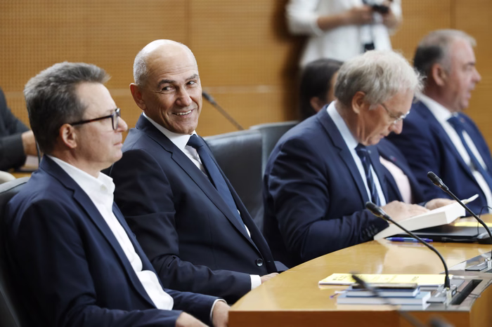 V ŽIVO



                    Mandatarska seja: Janša o načrtih nove vlade, Golob o največjem škandalu v zgodovini Slovenije