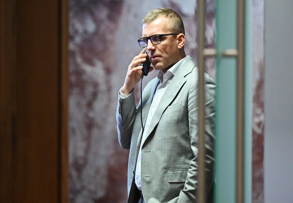 V podjetju poslanca Mijiča sumi ponarejanja listin, Resnica mu je stopila v bran