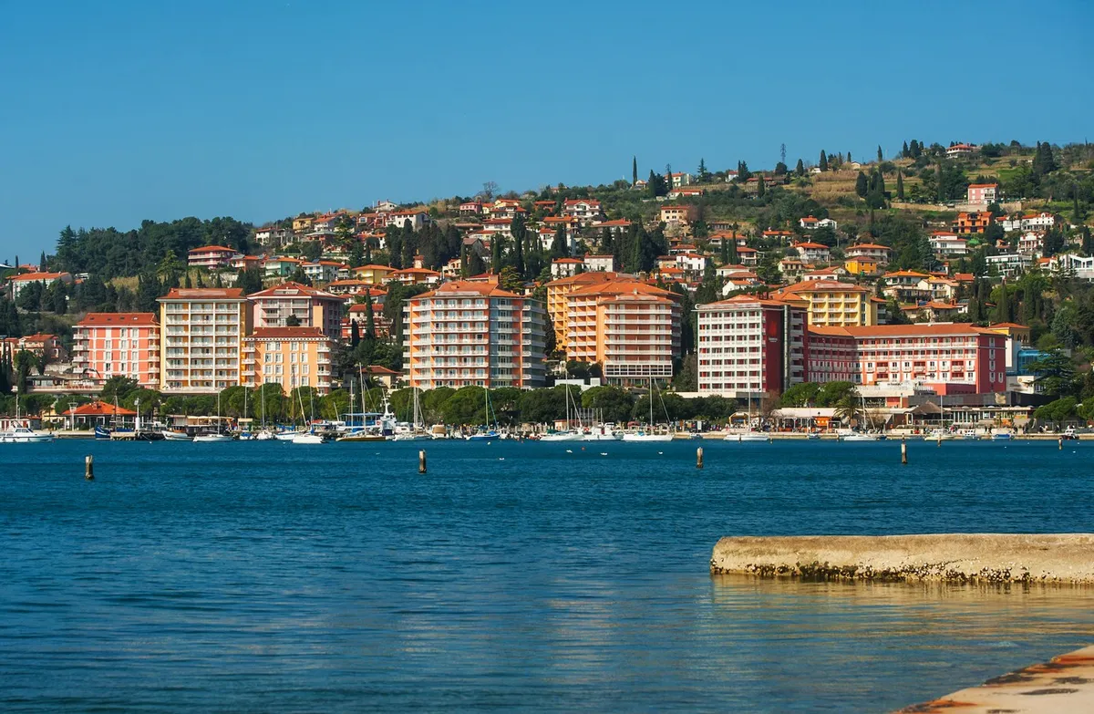 Velika sprememba v Portorožu: glavna plaža dobiva novo podobo