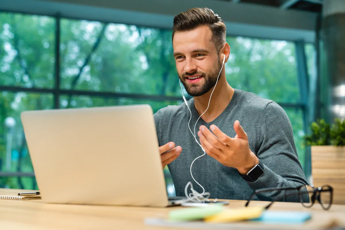 Online študij ni več druga izbira – je odgovor na realnost zaposlenih