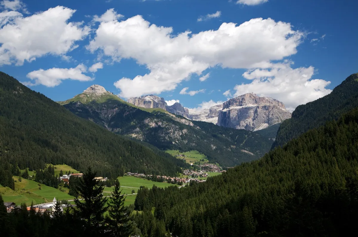 Smrtna zdrsa v italijanskih Alpah, umrla plezalec in alpinist