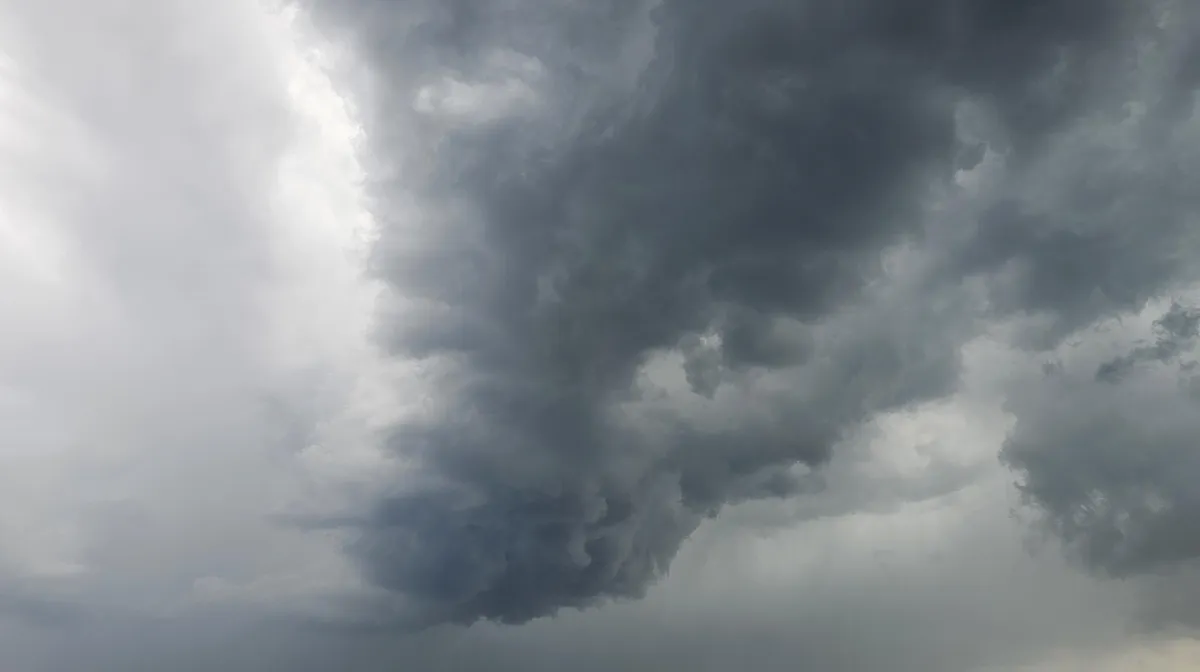 Meteorološko poletje se začenja burno. Kdaj bo spet posijalo sonce?