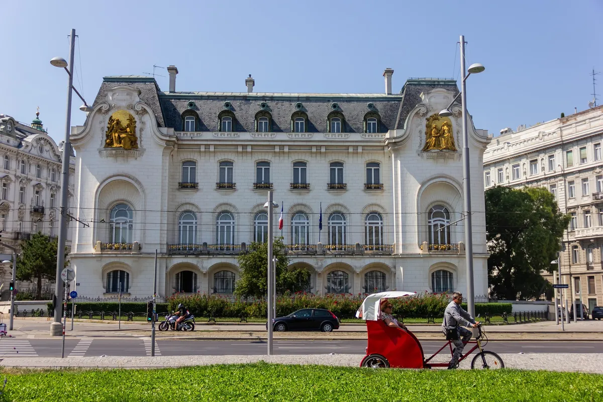 Avstrijci izgnali tri domnevne ruske vohune
