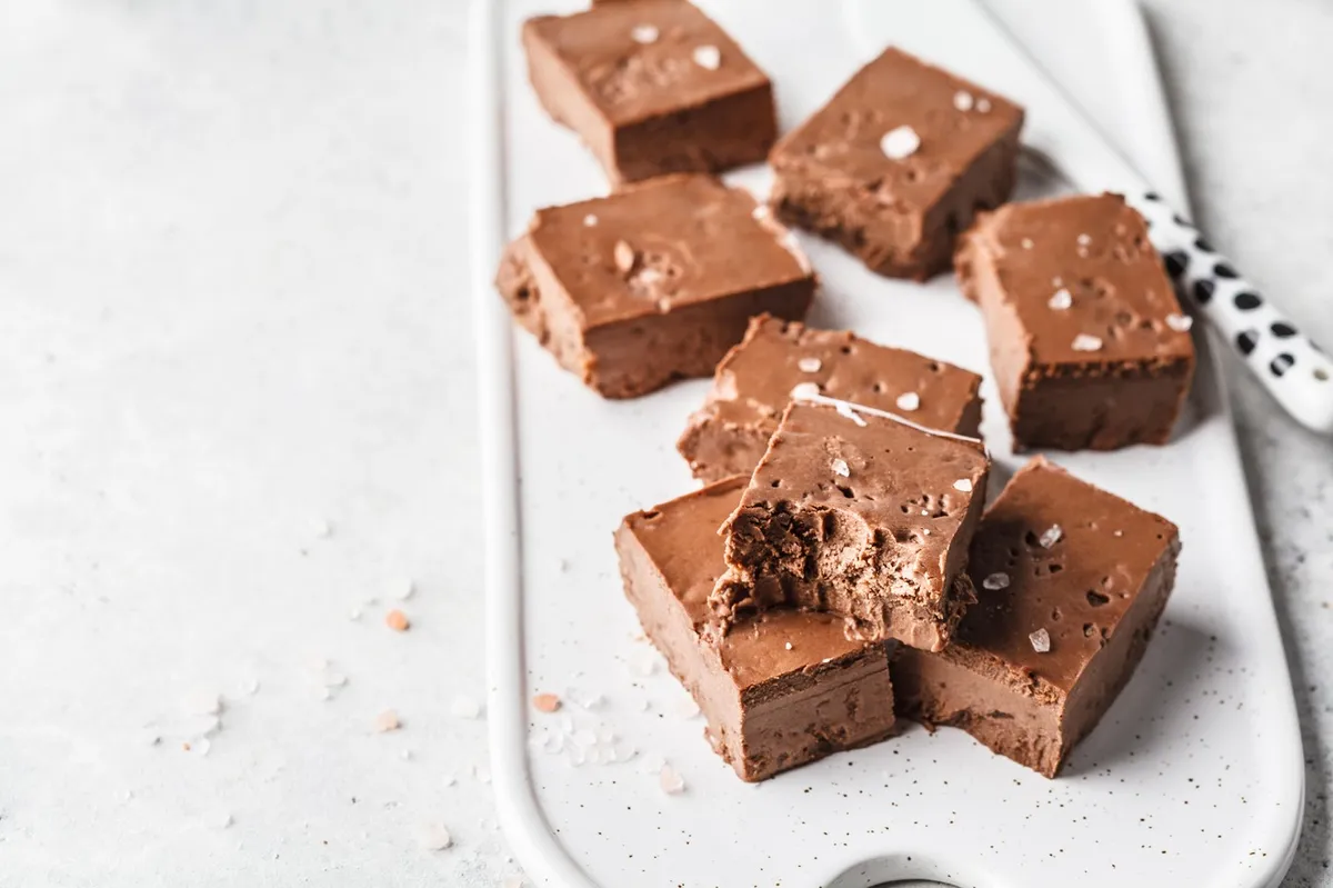 Kakavove kocke brez peke: 5 sestavin in 5 minut dela