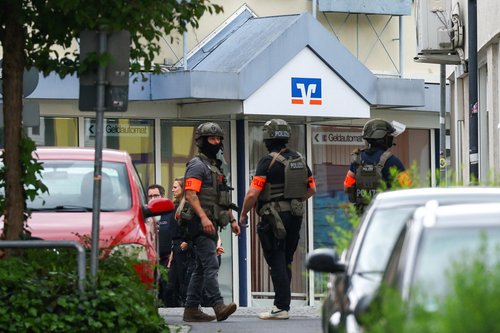 Rop banke z zajemanjem talcev v nemškem mestu Sinzig