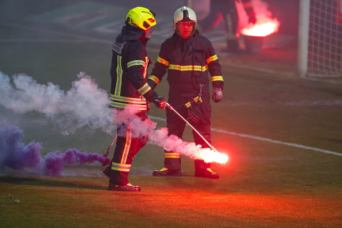 Tribune zasenčile nogomet, derbi v Ljudskem vrtu odpovedan (VIDEO)