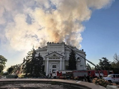 Požar po napadu na muzej v Sevastopolu