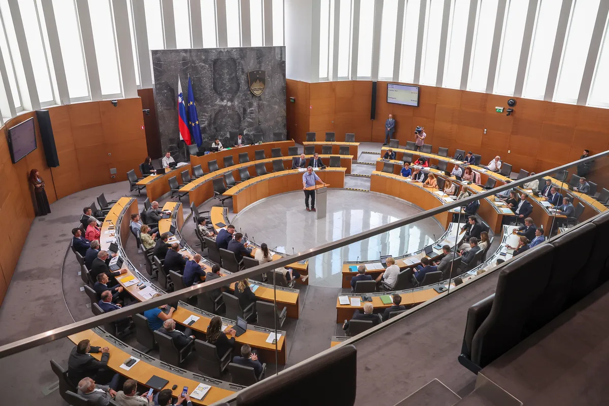 Po burnem dogajanju v državnem zboru poslanci poud