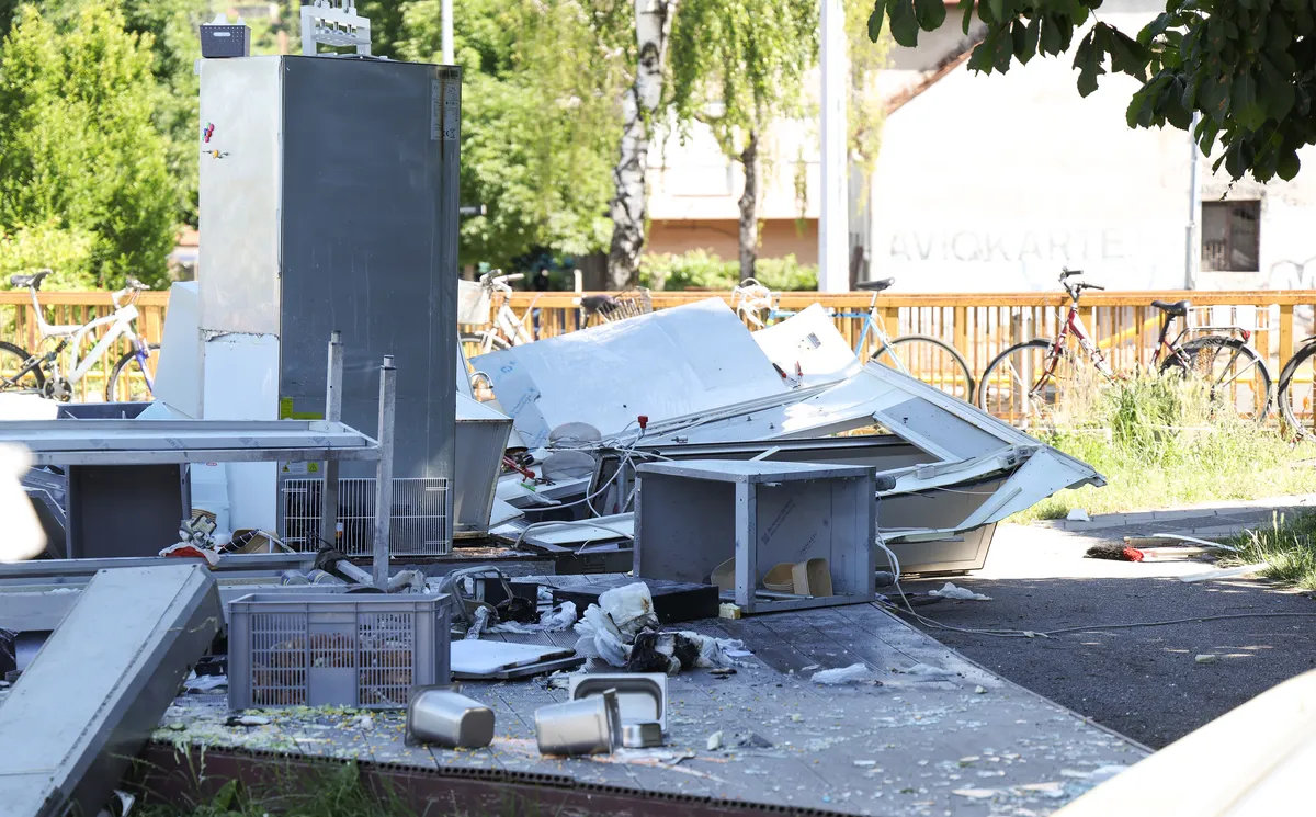 V zagrebški restavraciji s hitro hrano odjeknila eksplozija, dve osebi poškodovani