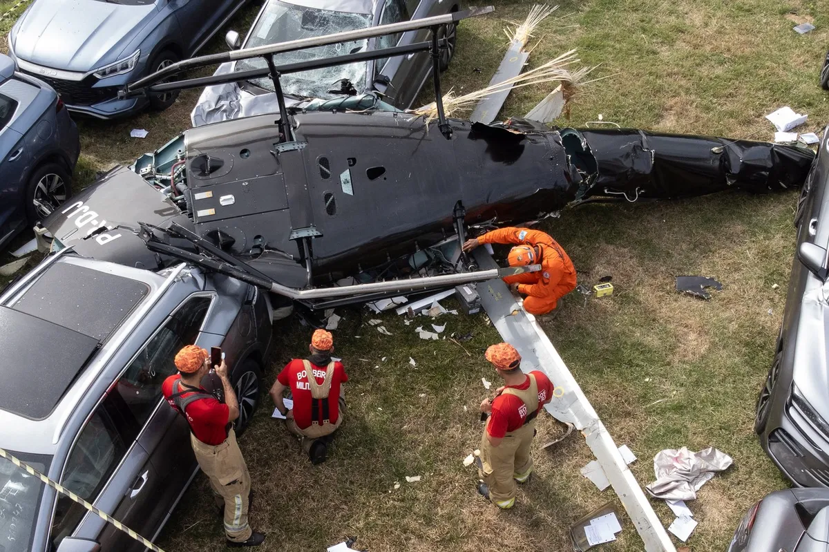 V trčenju dveh helikopterjev umrlo šest ljudi, med njimi tudi priljubljeni pevec