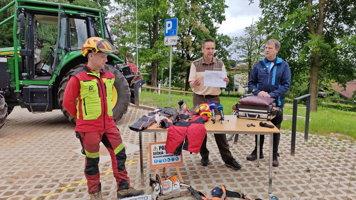 Temna plat kmetijstva: 80 odstotkov smrtno ponesrečenih voznikov traktorjev bi preživelo, če bi se privezali (VIDEO)