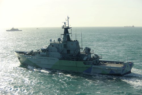 Britanska ladja HMS Mersey in ruska fregata Admiral Grigorovich