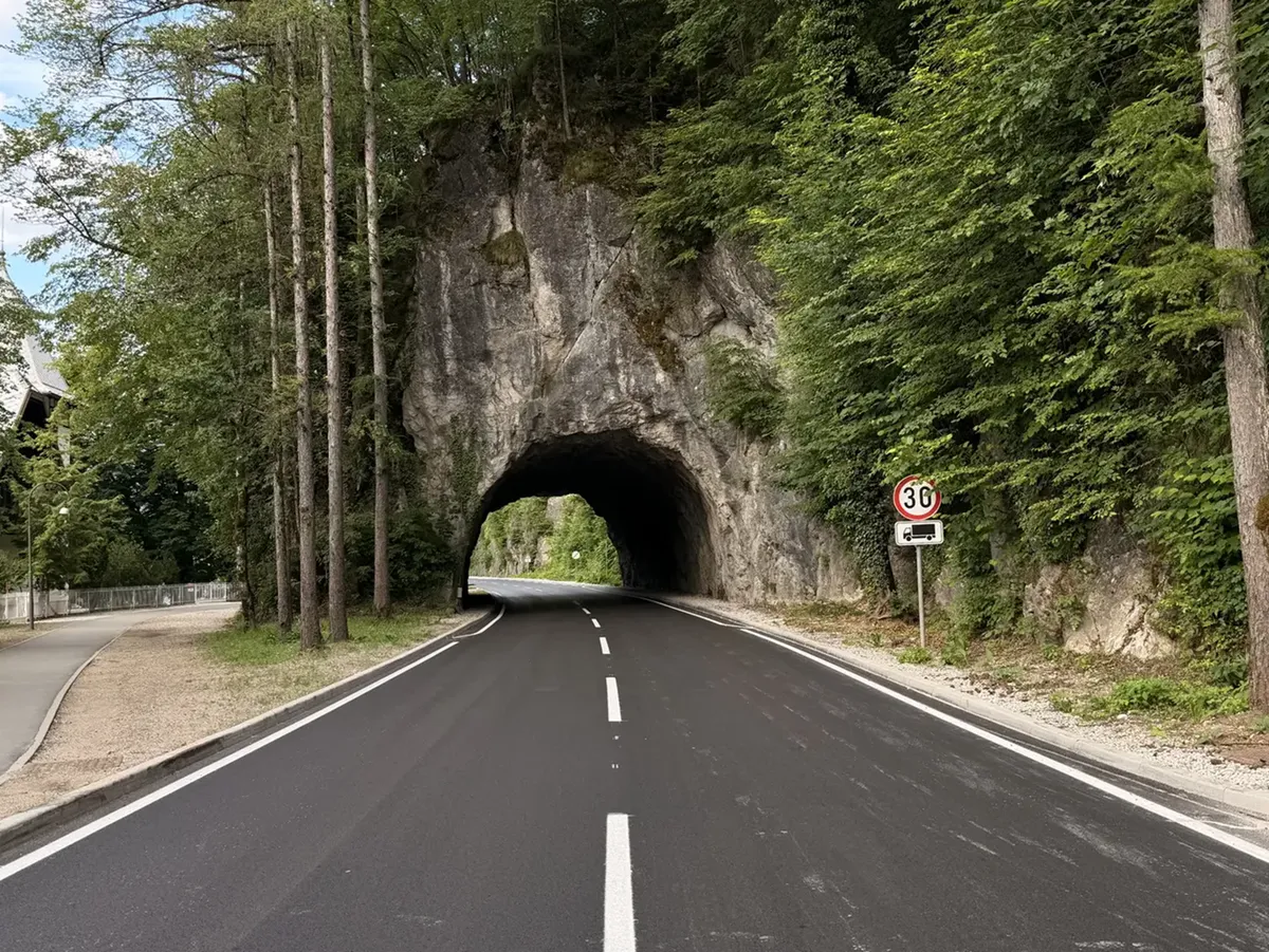 Na Bledu pred začetkom poletne sezone končali dela na eni glavnih prometnih žil