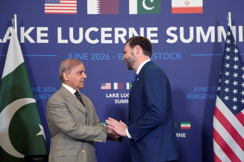Šebhaz Šarif in J. D. Vance