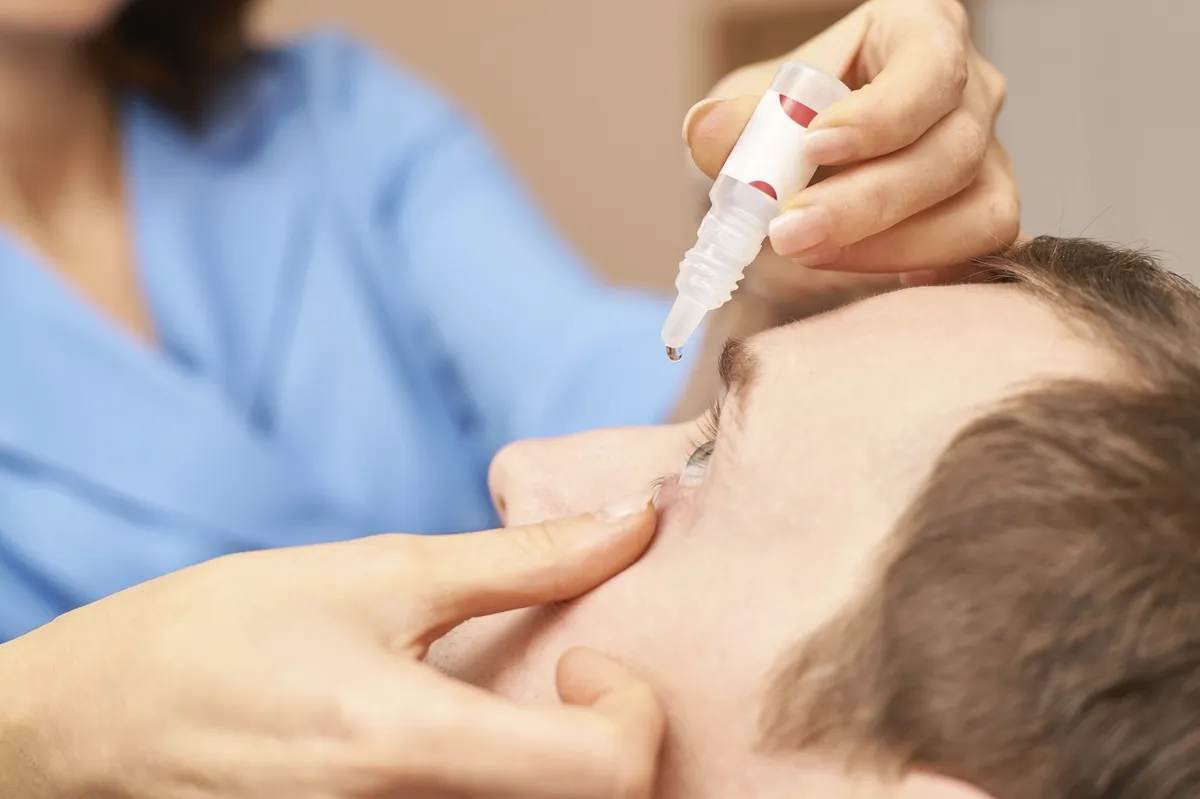 Na ljubljanski Očesni kliniki gneča zaradi bolezni, ki je zelo nalezljiva