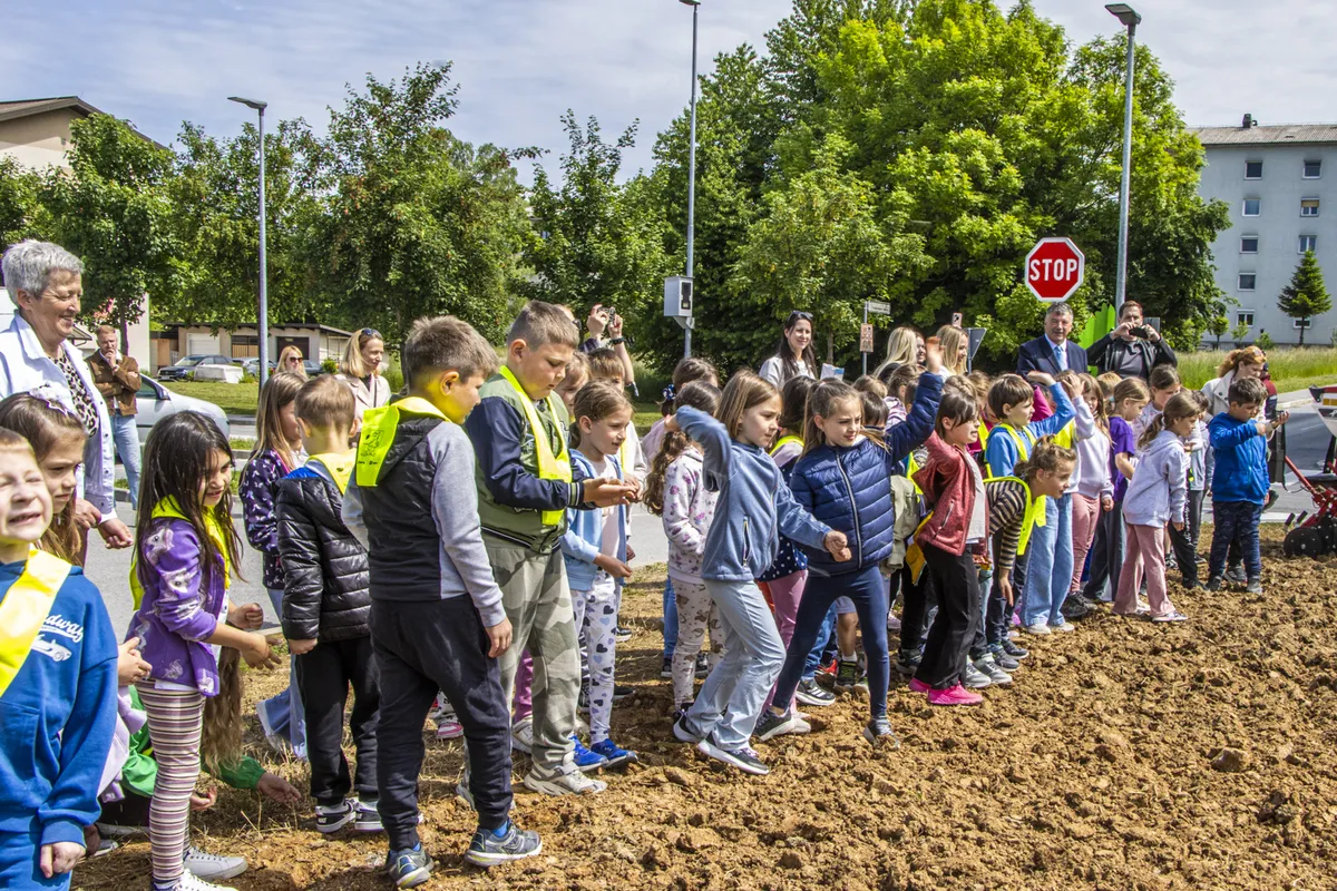 Slovenske železnice s projektom Sejemo sončno prihodnost povezujejo skupnosti in trajnostne vrednote