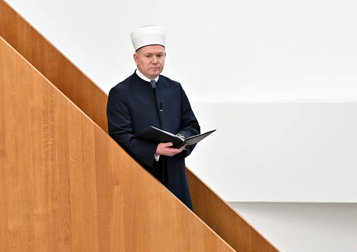 Na čelu Islamske skupnosti v Sloveniji ostaja ljubljanski mufti Nevzet Porić