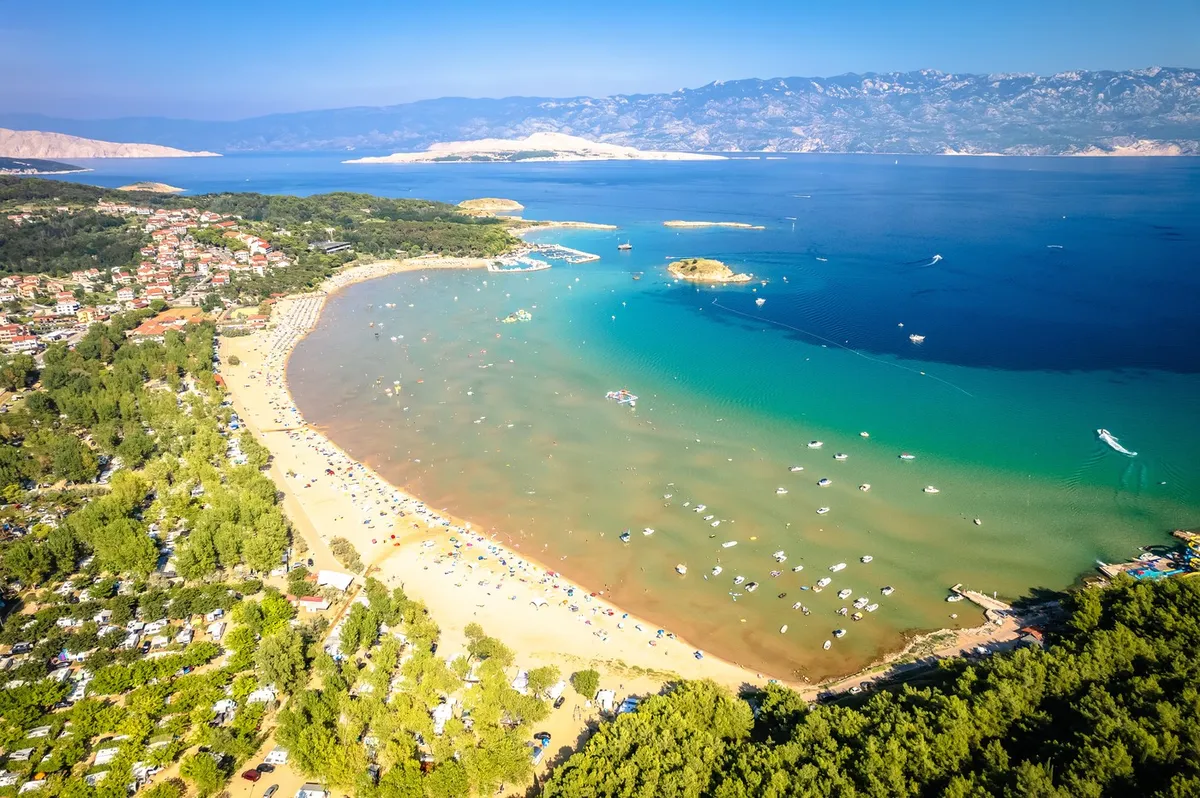 Hrvaški peščeni raj za turiste in pustolovce: en kraj in 22 zalivov, polnih lepote