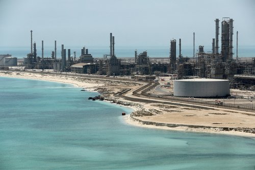 Naftna rafinerija družbe Saudi Aramco v Savdski Arabiji