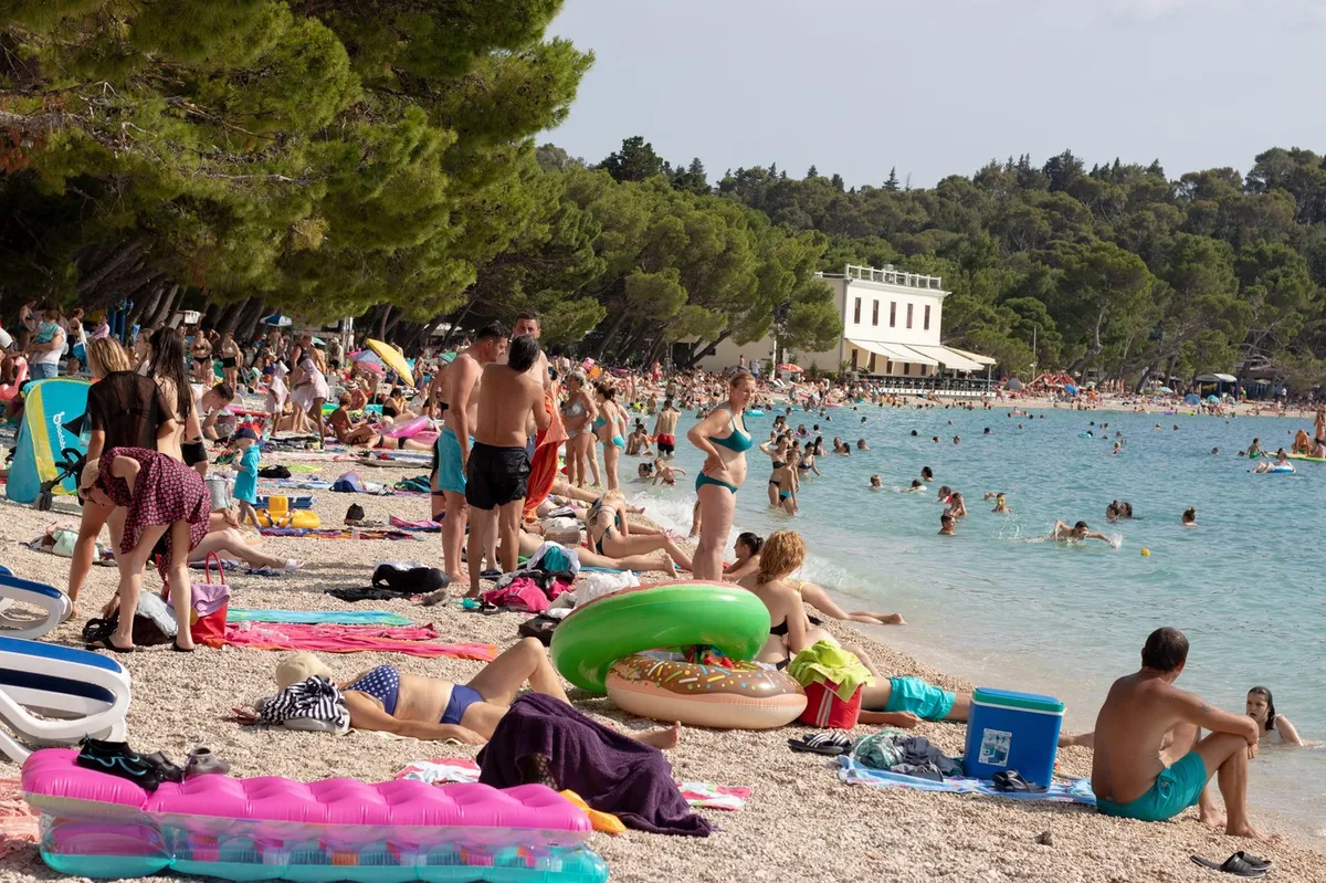 Otroke v turističnem objektu v hrvaški Istri snemal z očali