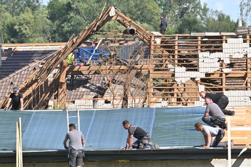 Slovenija, Komenda, 11.06.2026, 11. junij 2026Huda vremenska ujma, nevihta, slabo vreme, uničena hiša, posledice neurja, narava, Občina Komenda, gasilci, civilna zaščitaFoto: Žiga Živulović jr,/F.A.Bobo