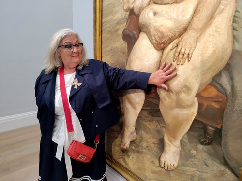 Sue Tilley in Spanje ob levji preprogi