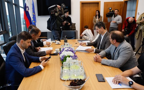 Primopredaja, ministrstvo za delo, Anže Logar, Luka Mesec