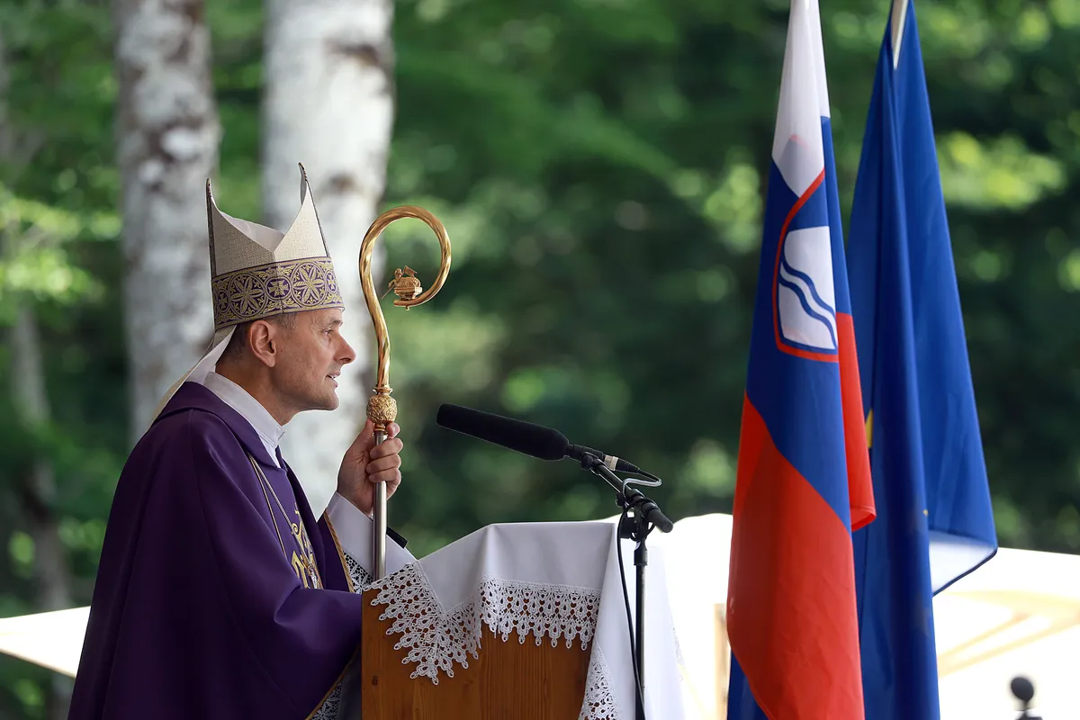 Saje v Kočevskem rogu: Ko narod spoštljivo poskrbi za pokojne, krepi medsebojno zaupanje