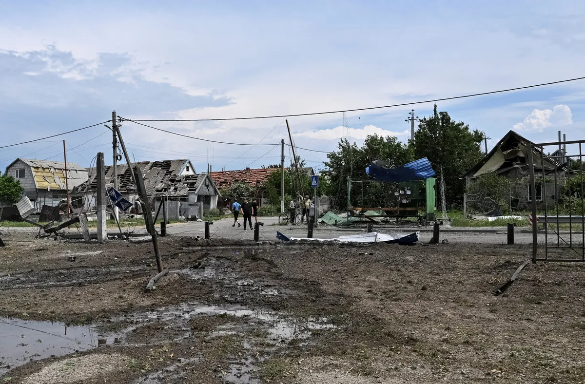 V ruskih napadih z droni ubita dva človeka