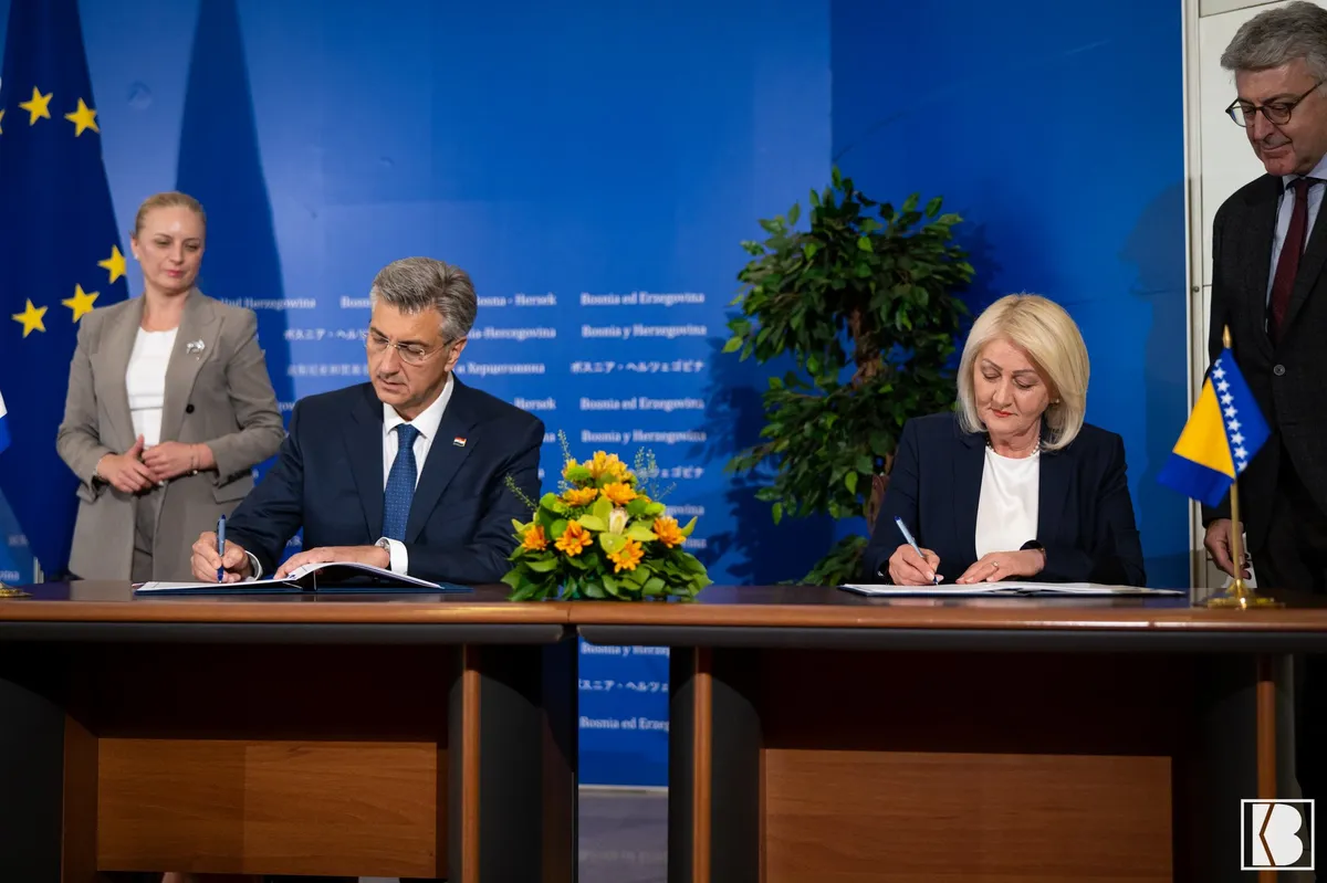 BiH in Hrvaška podpisali nov sporazum o mejnih pre