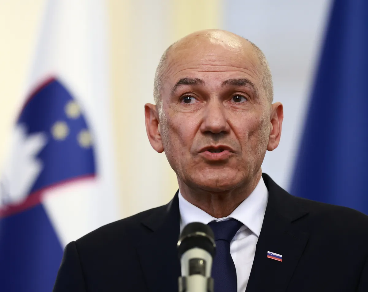 Janševa ponujena roka opoziciji še bolj "velikoduš