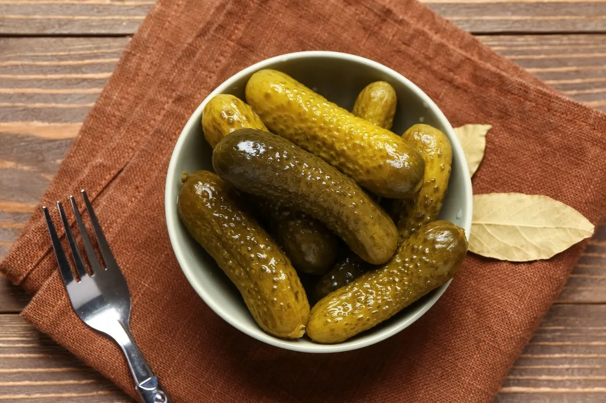 Zakaj vse več ljudi zamrzuje kisle kumarice?