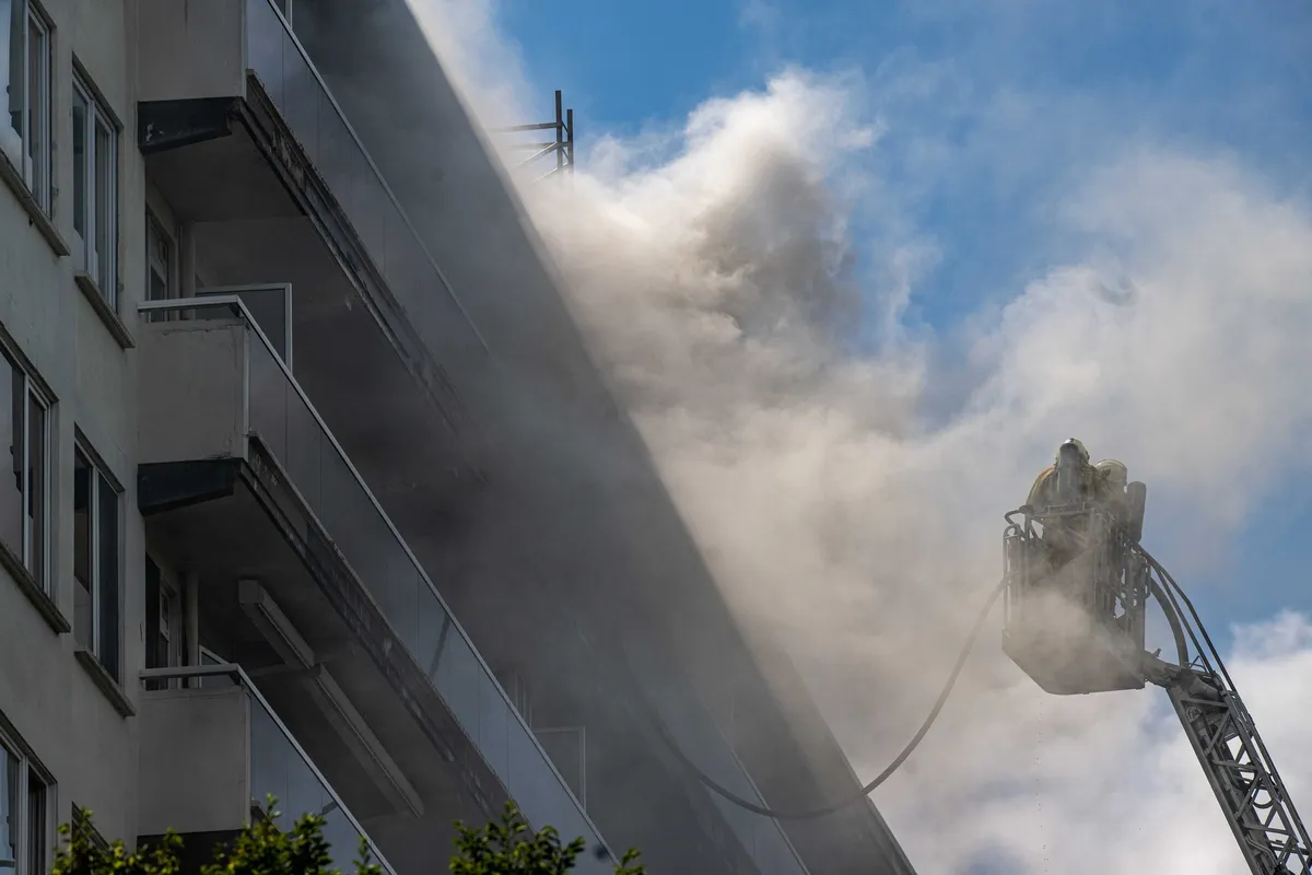 V požaru v Antwerpu umrlo več ljudi, sprožili izredni načrt v bolnišnicah