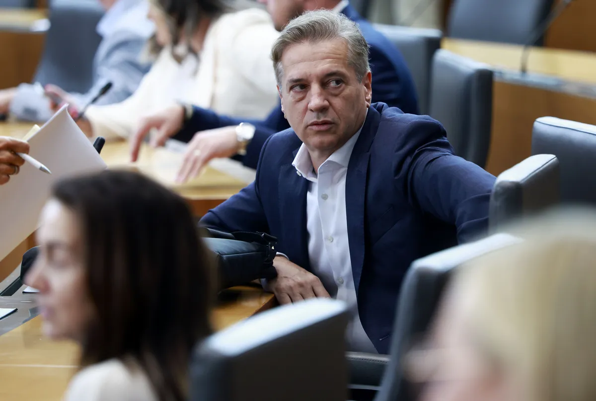 Svoboda: Z ustavitvijo razpisa za UI nas Janševa vlada vleče v preteklost