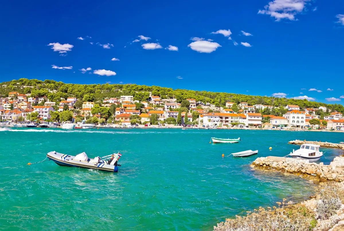 Pozabite na običajne plaže, ta jadranski biser je nekaj posebnega