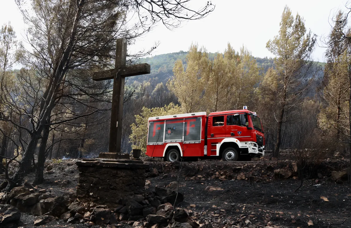 Požar na Korčuli še vedno aktiven, prizori razkrivajo razsežnost ognjene stihije (FOTO)