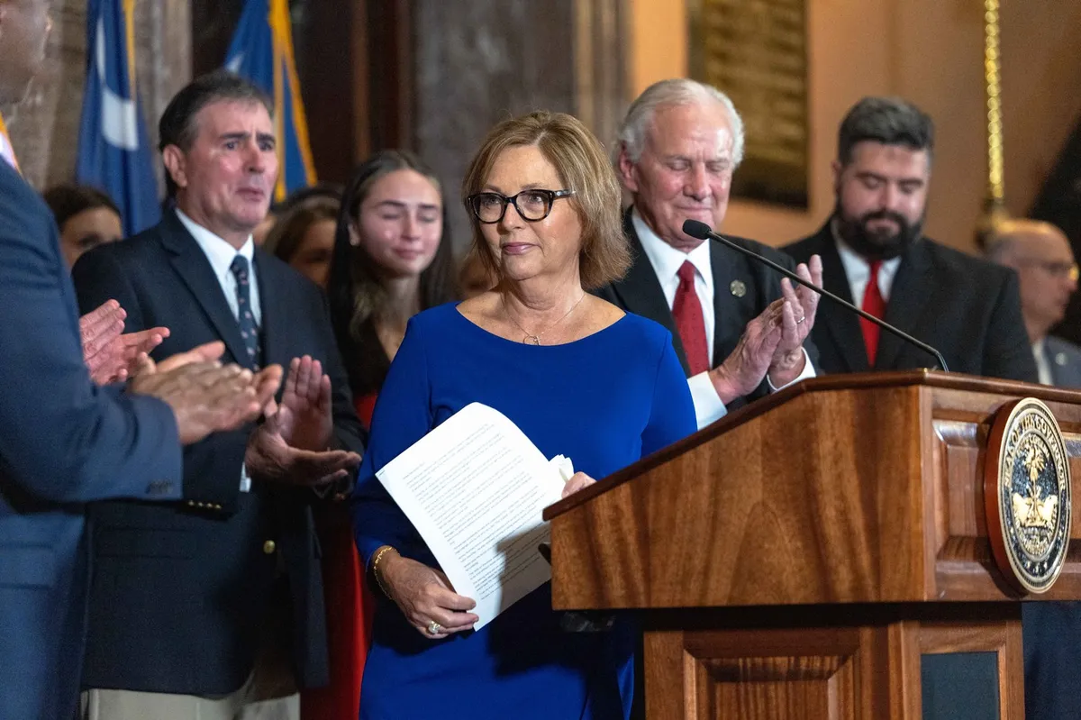 Po smrti Lindseyja Grahama bo senatorski položaj začasno prevzela njegova sestra