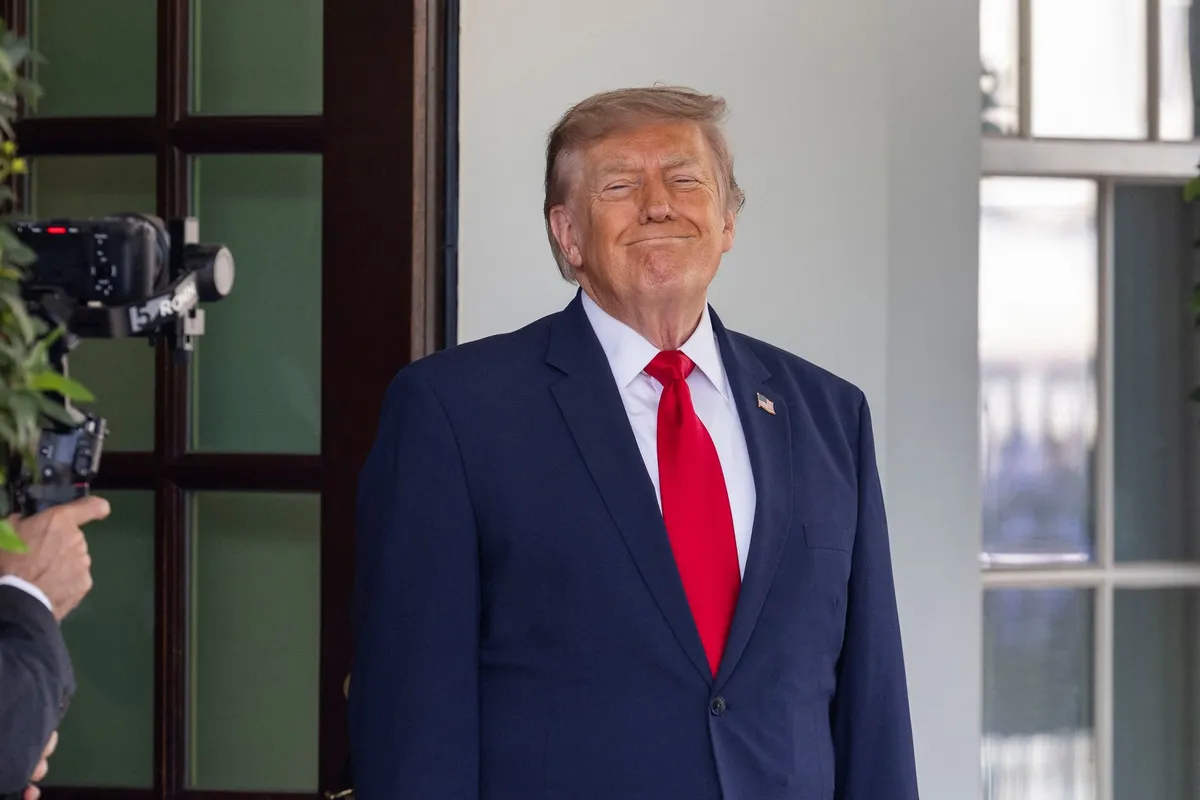 Trump si je spet premislil, ladjam v Hormuški ožini ne bo zaračunaval 20-odstotnih pristojbin