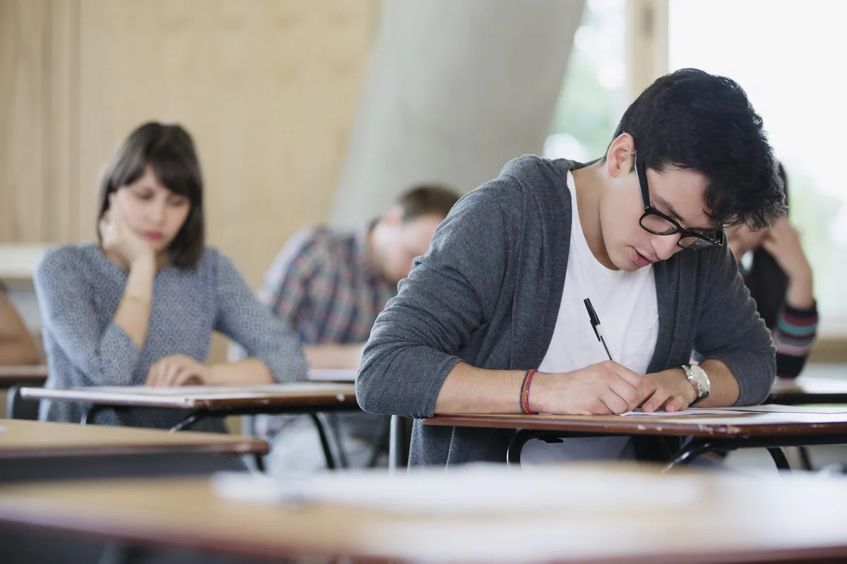 Med študenti se širi nov način goljufanja pri izpitih, profesorji povsem nepripravljeni